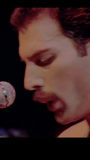 Bohemian Rhapsody Live Performance by Queen in Montreal 1981