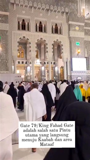 Gate 79, Masjidil Haram Pintu ini dibangun pada awal 1990-an selama Perluasan Kedua Masjidil Haram dan sangat populer di kalangan jamaah yang ingin segera menuju ke tempat tawaf atau melihat Ka'bah dengan mudah. #fypviralシ #foryoupageシ #makkah #madinah #haji #umroh | Saerah Sukanto