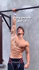 81K views · 864 reactions | My elbows feel like a machine grinding that could use some oil after one arm pull up training 梁 Via @matteo.paolini.88 @barstarzz #barstarzz #barstarzzbtx | BarStarzz | Facebook