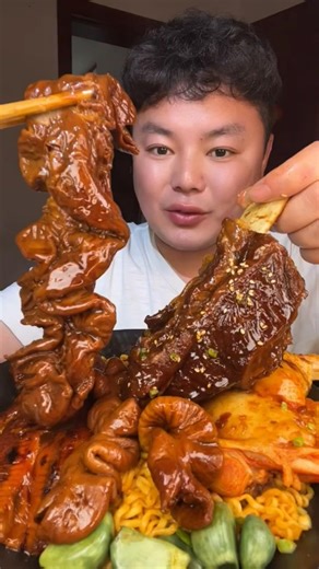 Eating meat in big bites is very satisfying 😋Crunch & Chill Mukbang #shortvideo #chinesefood #美食吃播