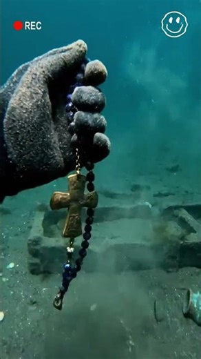 Underwater Findings #underwater #marinemystery #shorts #oceandiscovery #nature #ocean