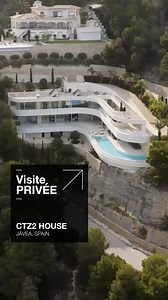 Roche Bobois chose CTZ2 House in Spain – a villa bathed in Mediterranean light that overlooks the coastal landscape, conceived by architect Pepe Giner – to showcase the airy, sculptural Speed Up table in marble, designed by Sacha Lakic. #VisitePrivée #Architecture #Design #RocheBobois #FrenchArtdeVivre | Roche Bobois Paris