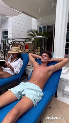 Relaxing Poolside Retreat: Lounging in Luxury