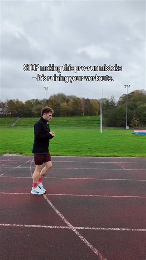 Most runners still do long static stretches before they run… ❌ Holding hamstring or quad stretches for 30 seconds ❌ Trying to “loosen up” cold muscles ❌ Thinking flexibility = readiness Here’s what the science actually says 👇 1️⃣ Static stretching before running temporarily reduces muscle power output. → Studies show it decreases force production and explosiveness — meaning slower, less efficient strides. 2️⃣ Cold muscles don’t stretch safely. → Without blood flow and warmth, you’re tugging on 