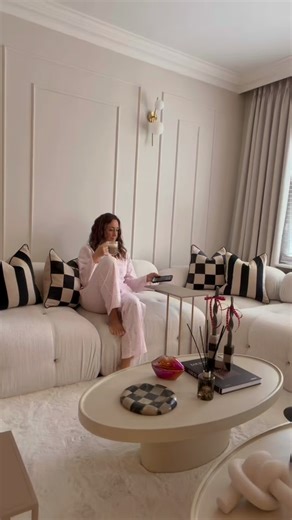 Elvan Abalı 🦋 on Instagram: "Werbung | Anzeige ♥️ Valentinstag-Vorbereitungen im Schnelldurchlauf 🥰✨ Wenn das Haus noch schnell glänzen muss, bevor der Abend beginnt… Zum Glück habe ich meine kleinen Helfer @bissell_deutschland SpotClean und PowerClean – schnell, praktisch und alles ist in Minuten sauber 💗 Mit meinem Code spart ihr: ELVAN20 20% Rabatt auf der ganzen Seite 🔗 Bissell.de #valentinstag #cleanhome #momlife #alltag #putzroutine"