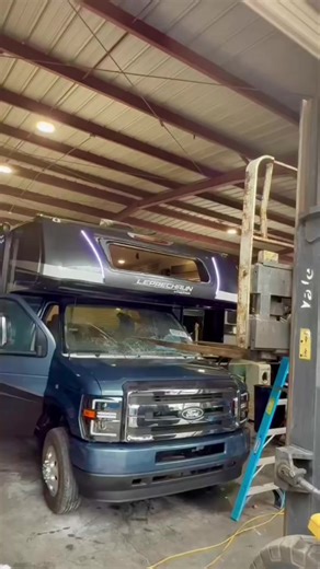 ⸻ When an RV mobile repair facility in Sacramento needed help with a hard-to-reach window on top of the cap — they called A PLUS AUTO GLASS REPAIR. Yes, it was high. Yes, it was difficult. And yes — we said let’s do it. There are no jobs too hard for us. From RV window replacement to windshield replacement, side glass, rock chip repair, and even heavy equipment — we handle it all. This RV required precision, proper sealing, and safe installation because water leaks on motorhomes can cause seriou