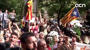 🎥 Thousands gather in BCN to reject Spanish police anti-referendum operation, leaders from across the political spectrum join rally goo.gl/HsVwcp | Catalan News