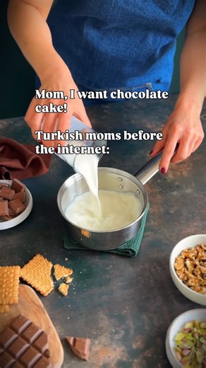 Mosaic Cake, Mozaik Pasta. If you grew up in Turkey, you probably know this one. Whenever we asked for a chocolate cake, our moms would make this instead. We’re the children of the 90s — a time with no internet, no recipe blogs, no videos. Everyone had a little recipe notebook, and those notebooks were gold. The easiest and most budget-friendly chocolate cake in every Turkish mom’s notebook was this one. The only ingredients you needed were biscuits, cocoa, butter, milk, and sugar… and that was 