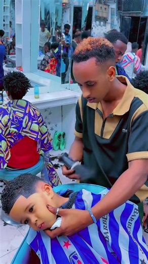 Yaranka xafafina meqajir wye #iamtuuryare #somalitiktok #timajare #barber #haircut