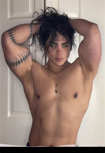 Exploring Androgynous Style and Identity