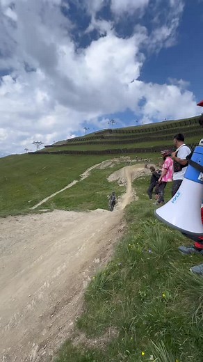 Sending into the new week 😤 go hard @axel.lhx | Loose Riders Global Alliance