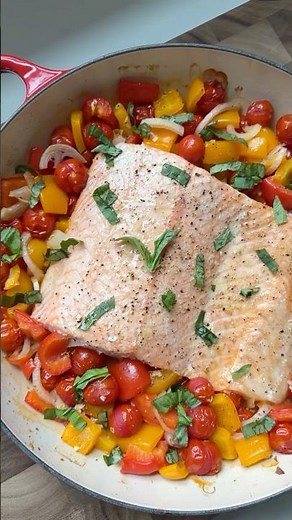 Baked Salmon With Cherry Tomatoes & Bell Peppers