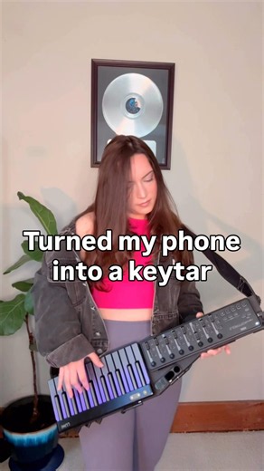 Google ‘Keylele’ 👀 Our newest mini Keytar base integrates the phone as a sound engine 📱 🎹 🎛️🎵
