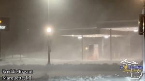 Some more scenes from Marquette, MI as our blizzard is in full swing. Taken shortly after midnight here on 12/29/25. 📸Freddie Bryant | Michigan Storm Chasers