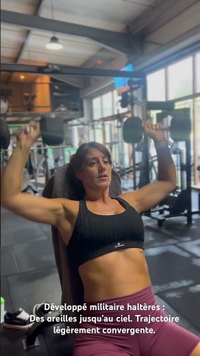 Développé militaire haltères