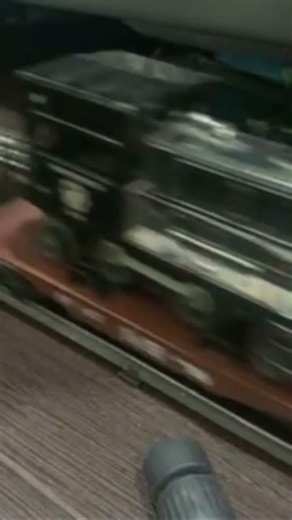 Lionel GG1 4912 mixed freight! #train #modelrailway #modeltrains #lioneltrains #ogauge #gg1