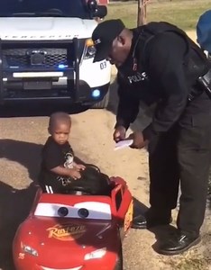 Cop Pulls Over Toddler 🥺❤️ | Note To Self