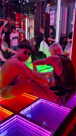 Tie me up #Shibari #ropejam #forfunbangkok #500cafebangkok #stageshow 📍 @500cafebangkok