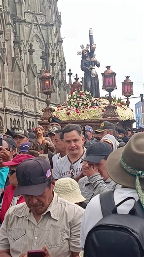 Videos de luly (@lourdeslanchimba74) con “sonido original - Jesús del Gran Poder”