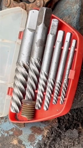 spiral flute screw extractors bolt extractors removing broken or stripped screws, bolts, and studs.