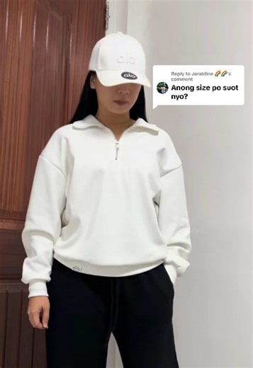 Fashion Tips for Shorter Frames: Styling a Medium Sweatshirt