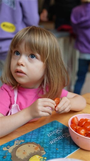 Inklusion ist unsere Mission! on Instagram: "Künftig sollen alle Leistungen für Kinder und Jugendliche – mit und ohne Behinderung – unter dem Dach der Kinder- und Jugendhilfe (SGB VIII) gebündelt werden. Bisher sind unterschiedliche Stellen zuständig: - Für seelische Behinderungen meist das Jugendamt - Für körperliche oder geistige Behinderungen die Eingliederungshilfe (SGB IX) Dies führt oft zu Bürokratie, Zuständigkeitsfragen und Unsicherheiten bei Familien. Ziel der Reform: 🗣️ Ein einheitlic