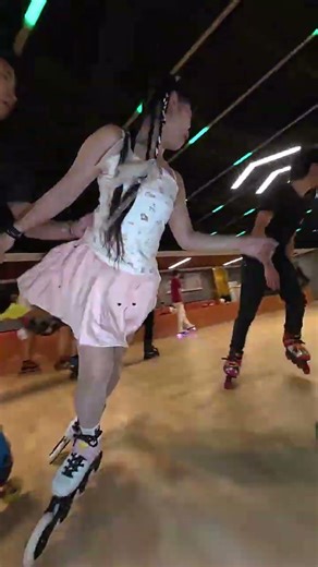 Roller skating tutorial ⛸️🛼#beautiful girls #dance #most popular on Roller Skating #Perfect