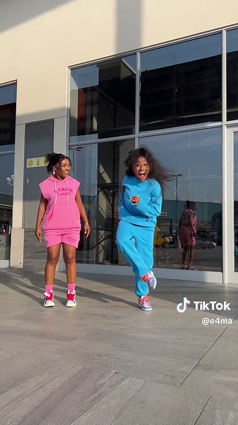 Team Pink or Team Blue??? with @ellaley #ggbdancecrew #e4ma