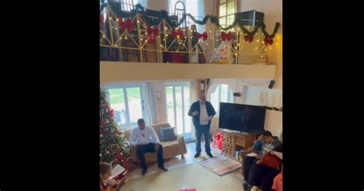 Η ομιλία Ηλιόπουλου στο Λύρειο Παιδικό Ίδρυμα: «Με συγκινήσατε, έχετε θαρραλέα ψυχή» (vid)