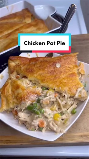 Delicious Chicken Pot Pie Recipe with Crescent Rolls