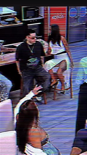 90K views · 10K reactions | Porfavor no le des zoom @miguelteteo Cuando La Perversa se sienta se pierden las Miradas @michaelflorees #alofoque #lacasadealofoke #alofokeradioshow @teamlosnene #puertorico | Miguelteteo | Facebook