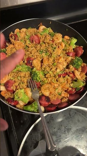 Real Life Mom Dinner 🍽️ One Pot Shrimp, Sausage, Broccoli & Rice + Cabbage and Peppers!