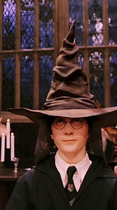 Remembering actor #LesliePhillips who sadly passed away yesterday at the age of 98. 🕊️ Known to many as the iconic voice of the Sorting Hat in the #HarryPotter films. | Sky