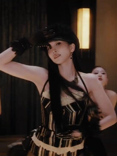 Mina Solo Performance of 'Turning Tables'