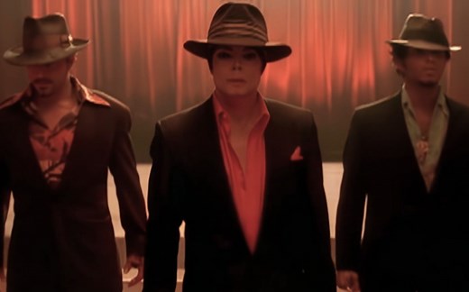 我们来欣赏一下迈克尔杰克逊在经典专辑《Invincible》中的精彩歌曲与表演