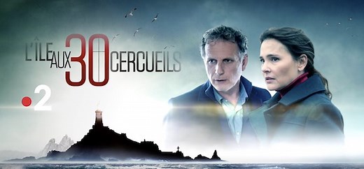 «  L’île aux 30 cercueils  » : premières images de la nouvelle série évènement de France 2 avec Virginie Ledoyen - Stars Actu