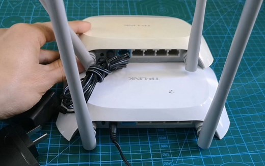 一个宽带怎么连接两个路由器？教你一个简单方法，再也不怕没网了