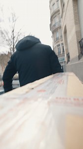 🛠️ Laissez tomber les câbles et les notices ! On installe votre TV pour vous grâce à notre service Livré, Fixé, Connecté. 👉 Pour en savoir plus : b.fr/Service-livré-fixé-connecté | Boulanger