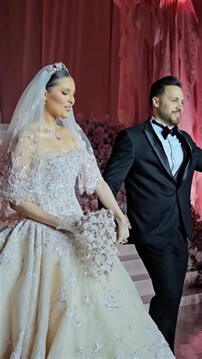 Blushing bride, blush everything 🌸!