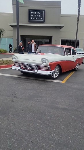 This 57 Ford has a real good chop and man, it looks great in this color combo. You don't see too many 57 Fords on the custom car scene. Based on this build, I say we need more! #fordperformance #57ford #fordfairlane #bigblocks #customcar #hotrod #restomod #protouring #streetmachine #musclecarsdaily #musclecarzone #streetrod #classicsdaily #classiccar #classicsfeature | So Cal Classic Car Storage