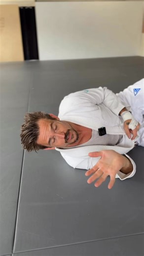 Is your guard recovery a problem? Most people scramble. Invert. Granby roll. Hope for the best. That works at 25. Not at 45. Your body slows down. Your flexibility disappears. Your spine starts complaining. You need a guard recovery that doesn't rely on athleticism. That's exactly what I teach in my Guard Deep Dive. How to recover your guard with frames and distance. Not speed and flexibility. 3 guards. 95 lessons. Built for practitioners over 40. And the BIG BONUS! 30 Days FREE in Golden Goats 