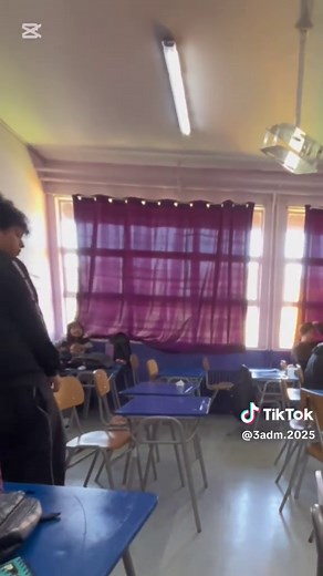 BROMITA A LOS HOMBRES DEL CURSO 😗 #fyppppppppppppppppppppppp #liceo #chile #paratiiiiiiiiiiiiiiiiiiiiiiiiiiiiiii #fyp