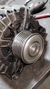 🚨قطعة صغيرة تُنقذ محرك سيارتك! تعرف على Overrunning Alternator Pulley##garagelamara #ميكانيك #جزائرية_وافتخر | Bedro Lamara