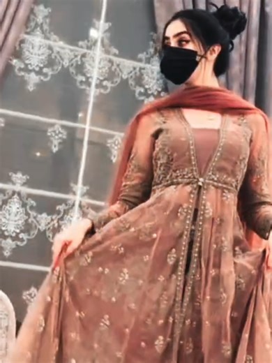 Stunning Hot Looks for Any Occasion