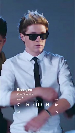 Kiss you by One Direction - Take me Home #onedirection #liampayne #zaynmalik #niallhoran #harrystyles #louistomlinson #vaiprofy #vaiprofycaramba