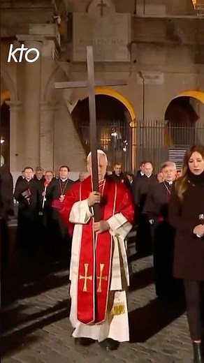 Chemin de Croix au Colisée présidé par le pape Léon XIV