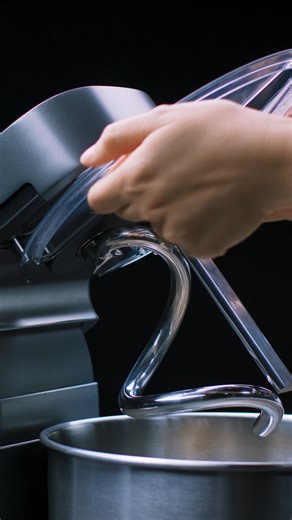 12K views · 26 reactions | Clear Splash Guard & Pour Spout. Use the Clear Splash Guard’s spout to add wet ingredients into the mix precisely where they’ll be most effectively incorporated. Ooni Halo Pro on sale April 8, 2025. Find out more and join the waitlist via the link in bio. | Ooni | Facebook