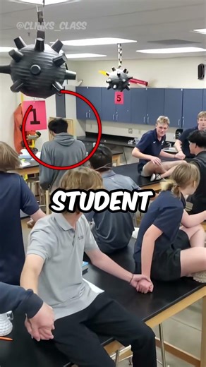 Teacher Shocked Students With This Experiment 😱 (@clinks_class)