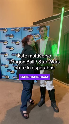 @Laura Torres Oficial la voz oficial de Gohán / Gokú / Goten niños de Dragon Ball se encuentra con un Jedi en la Caracas Comic Con #dragonball #starwars #doblaje