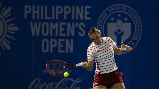 FOUR LADIES LEFT STANDING 🎾 Semifinals action of the Philippine Women’s Open kicks off this rainy afternoon in Manila. #SelfiePatrol | via Paige Javier, ABS-CBN News | ABS-CBN News